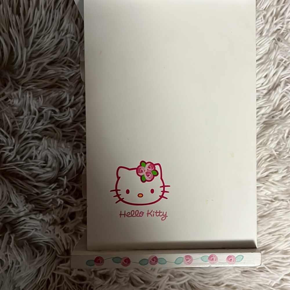 hello kitty box! - Picture 2 of 7
